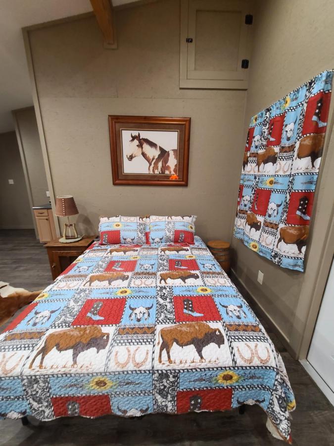 Buffalo Girls Hotel Кантон Экстерьер фото