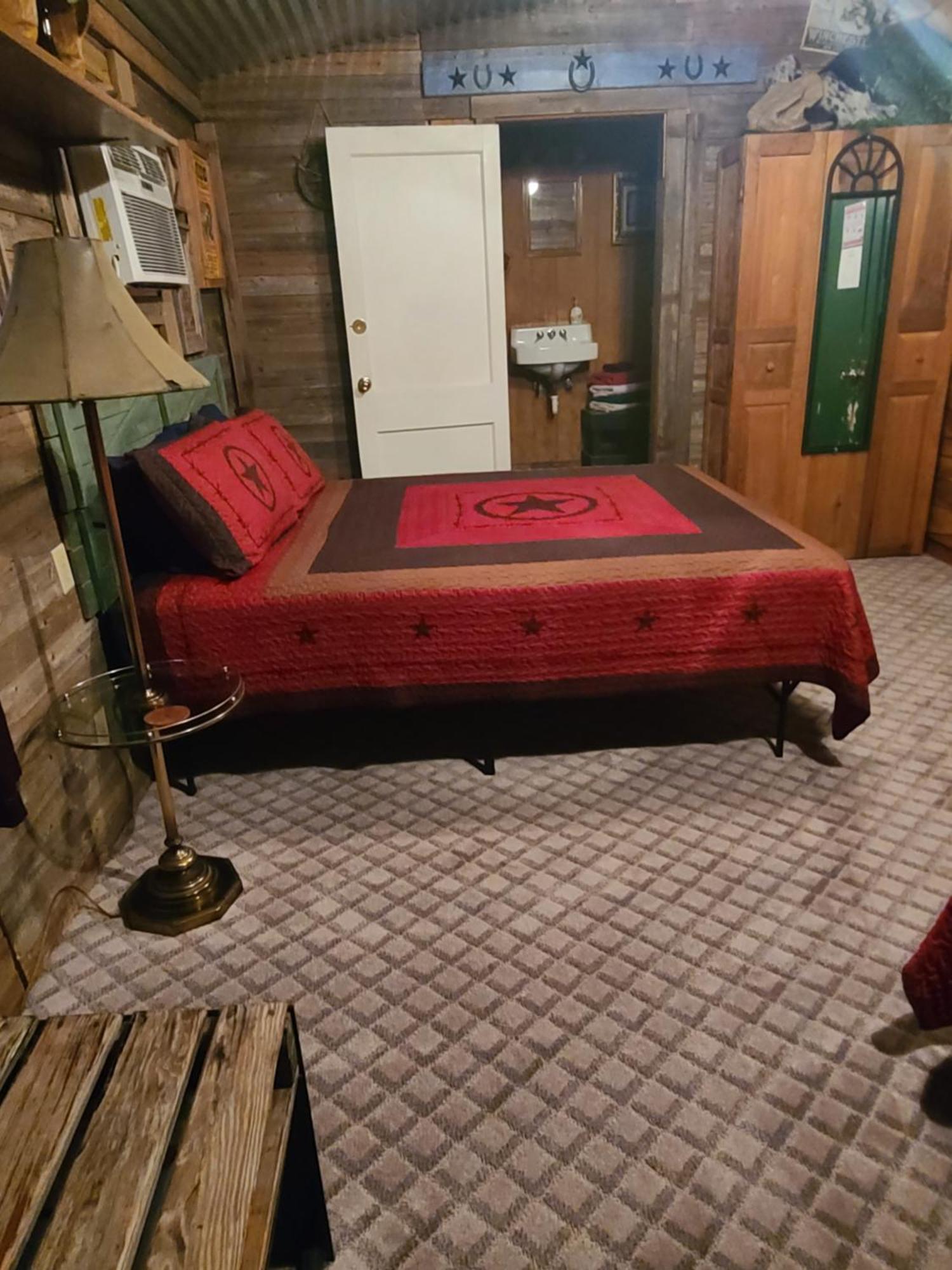 Buffalo Girls Hotel Кантон Экстерьер фото